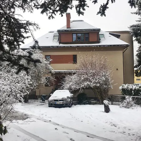 Apartman V Prvorepublikove Vile Apartment *