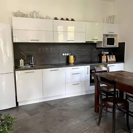 Apartman V Prvorepublikove Vile Lägenhet *